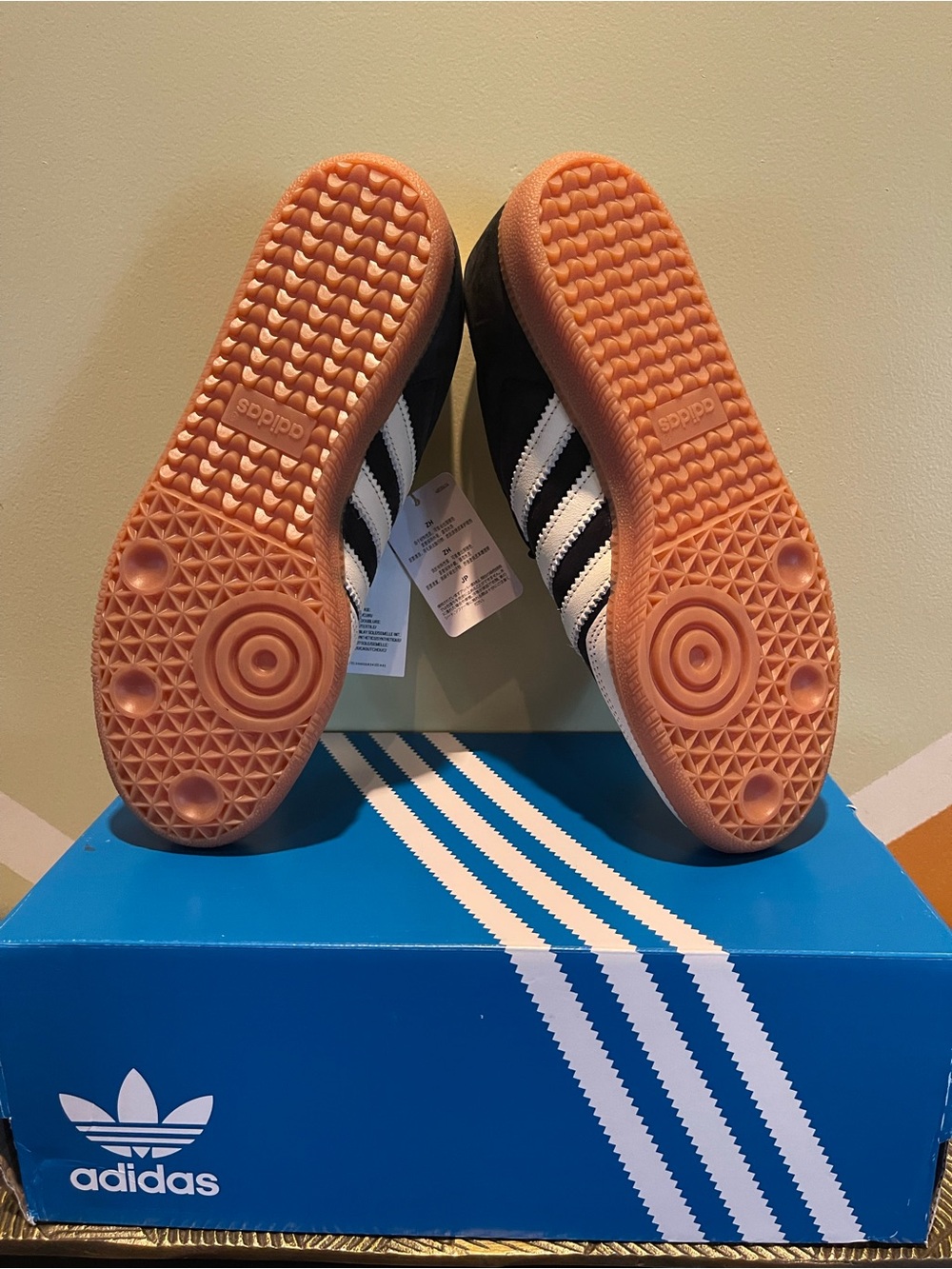 NWT, adidas Samba Trainers in Black, White & Gum. US size 8, UK size 6.5 - Picture 4 of 4